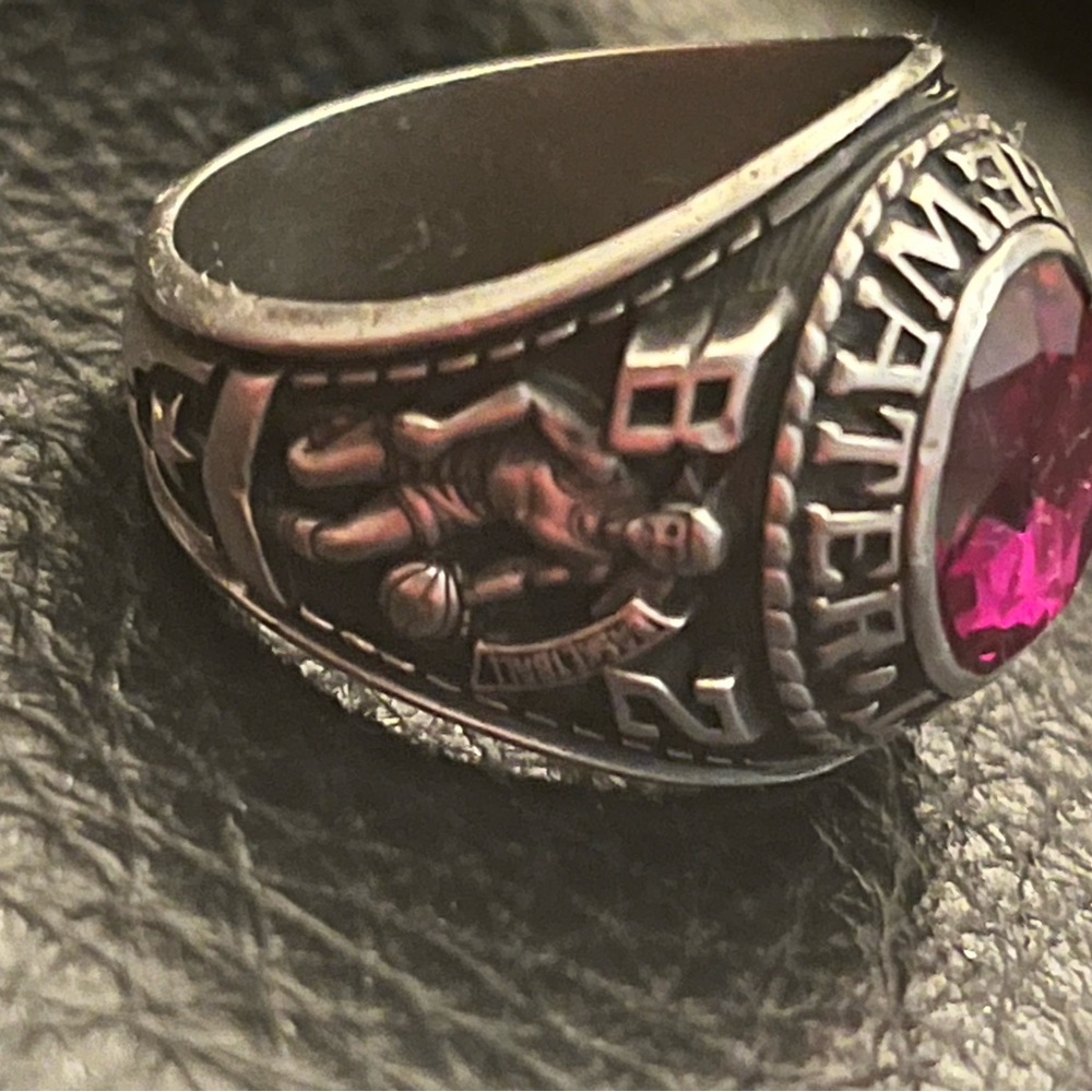 WILDCATS CLASS RING WEST BRIDGEWATER BASKETBALL 🏀 - Picture 6 of 8